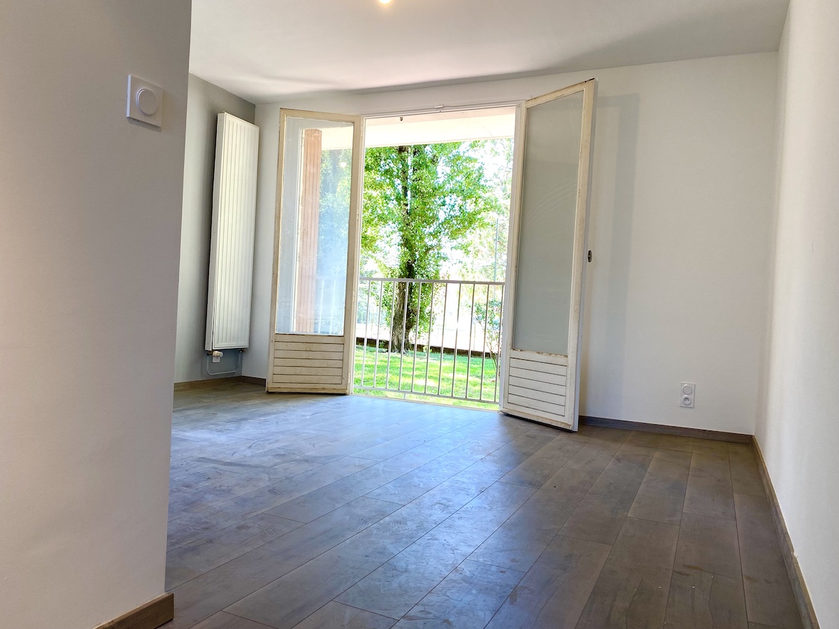 Appartement 3 pièces rénové, traversant à Caluire Vernay