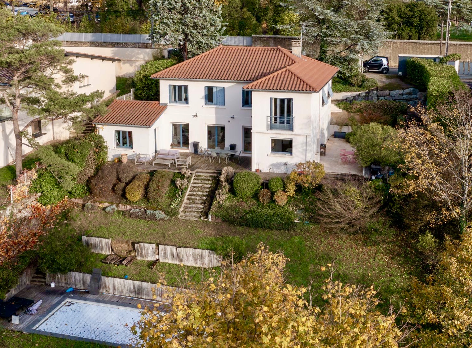 St Cyr au Mont d’Or – Belle maison des années 50 avec parc arboré, piscine et vue panoramique sur les collines