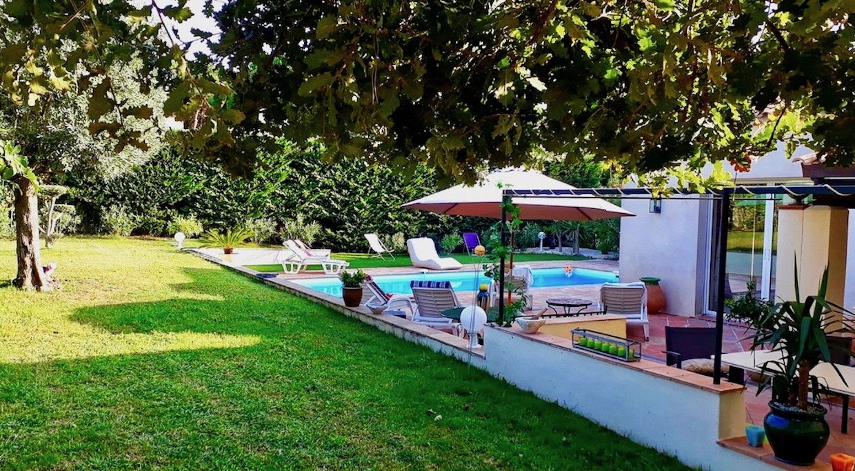 piscine-jardin-villa-location-st-tropez